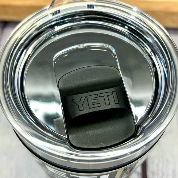 YETI Rambler 20 oz Tumbler-NAVY- NEW - Picture 7 of 11